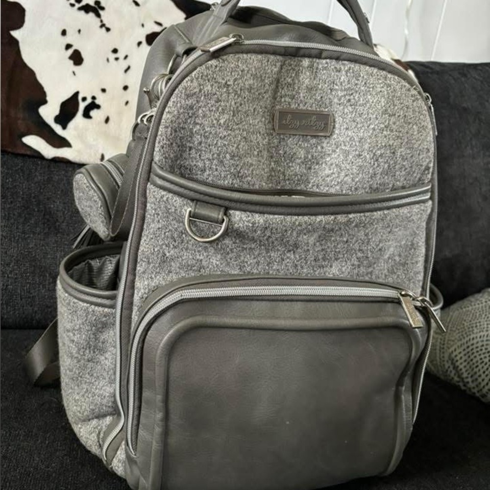 Itzy ritzy boss plus diaper bag